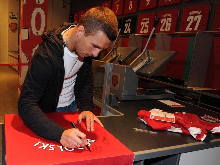 Podolski sẽ trở lại tập luyện cùng đồng đội để chuẩn bị cho tour du đấu đến Malaysia vào ngày 24/7 tới